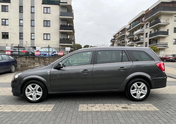 Opel Astra cena 17999 przebieg: 202194, rok produkcji 2010 z Warka małe 781